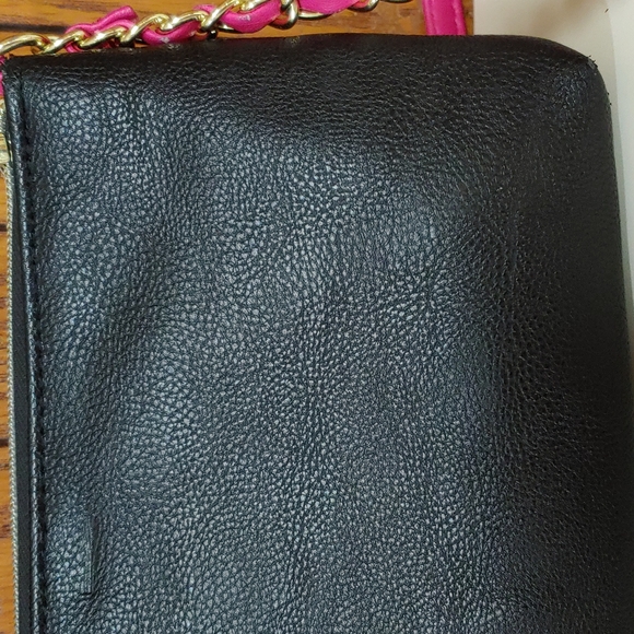 Betsey Johnson Dreamworks Trolls 2 in 1 Crossbody Bag - Picture 10 of 17